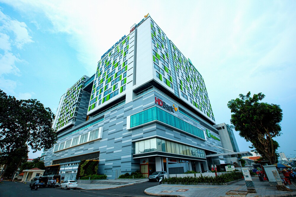 Republic Plaza