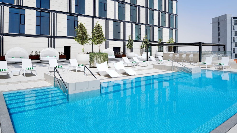 Holiday Inn Dubai Al-Maktoum Airport