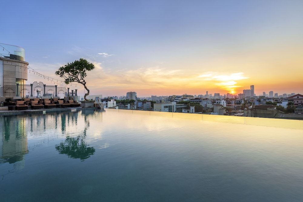 Peridot Grand Hotel & Spa By Aira