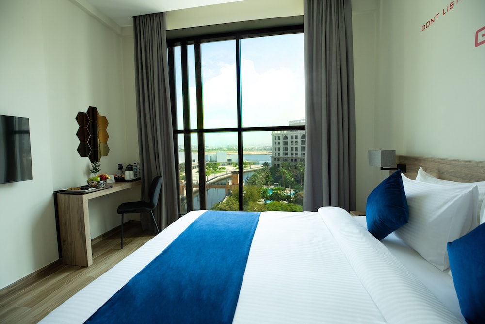 Grand Kingsgate Waterfront By Millennium Hotels