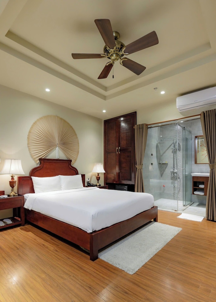 Le Grand Hanoi Hotel  The Oriental