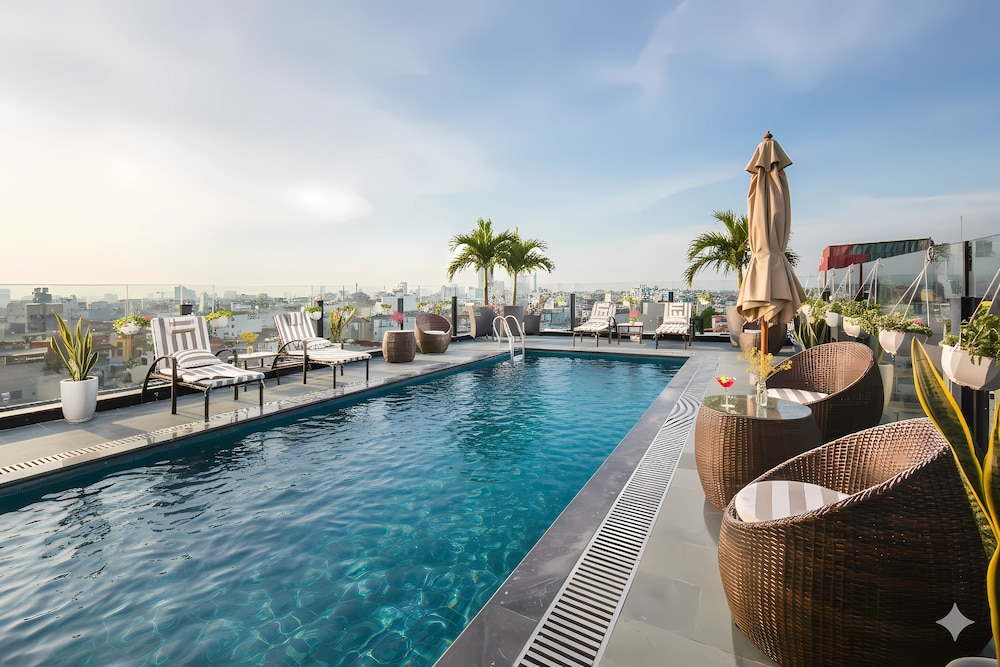 May De Ville Crown Hotel  Spa