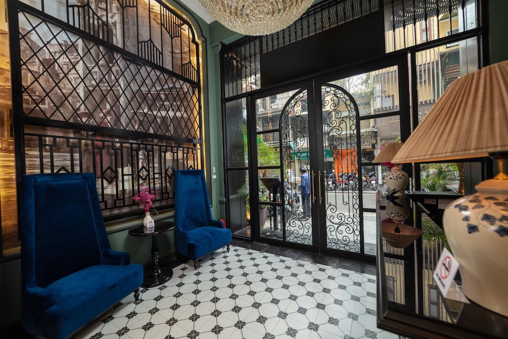 Madelise Adora Hotel & Travel