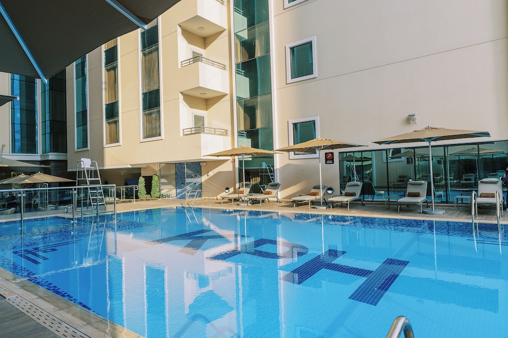 Khalidia Palace Hotel Dubai by Mourouj Gloria