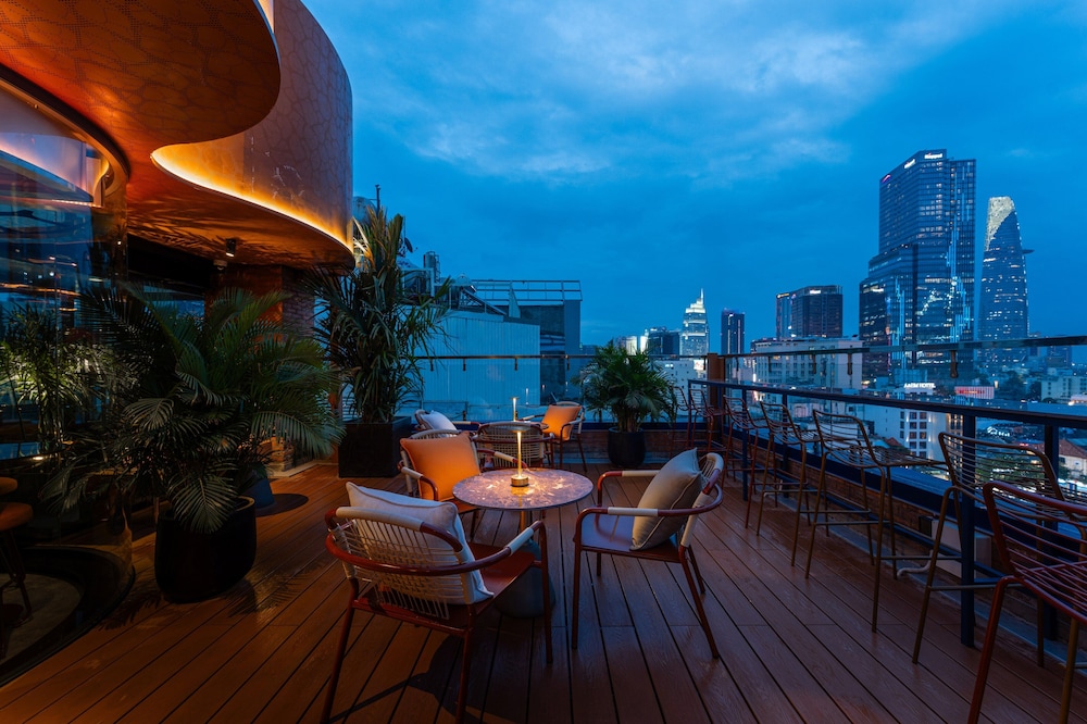 Kin Hotel Ly Tu Trong