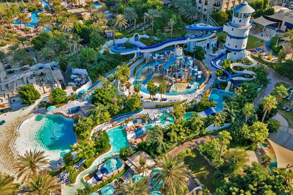 Le Meridien Mina Seyahi Beach Resort & Waterpark