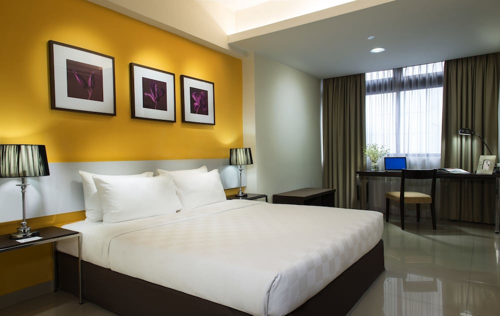 Fahrenheit Suites