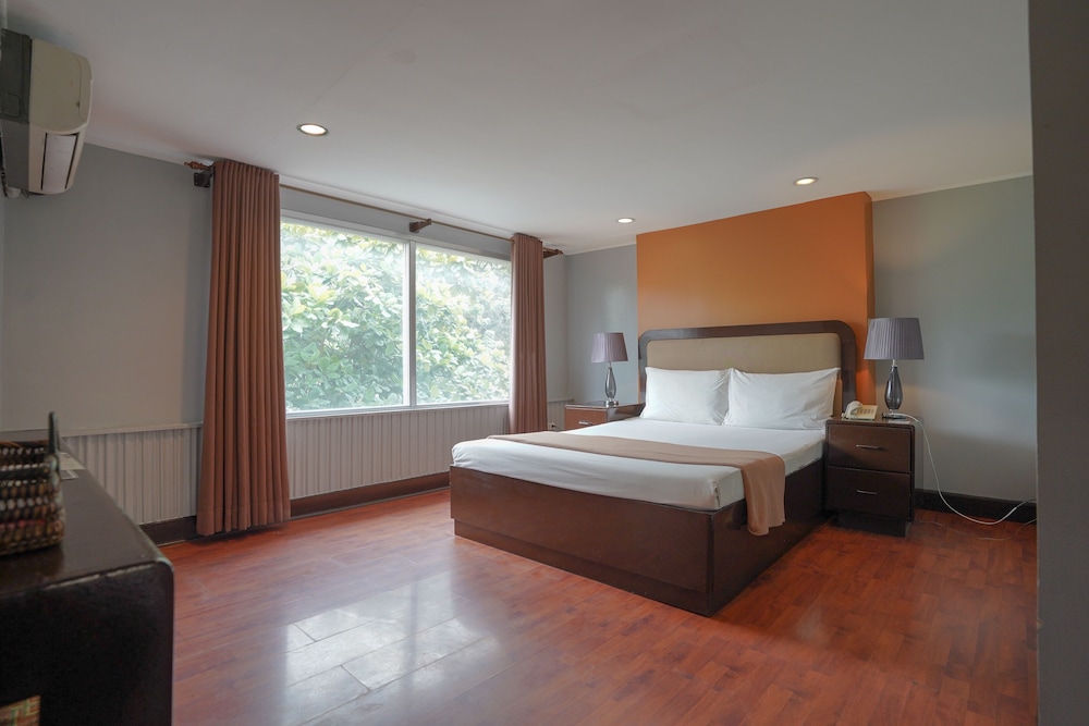 RedDoorz Premium @ Arzo Hotel Manila