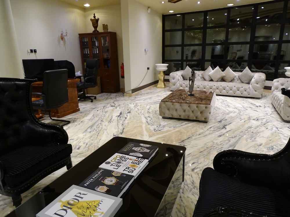 Comfort Inn Al Taawon