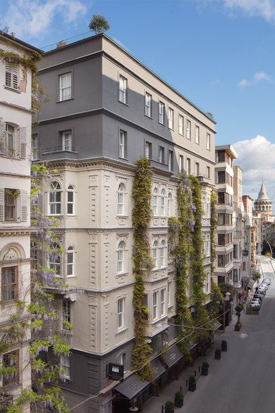Adahan DeCamondo Pera Autograph Collection in Istanbul