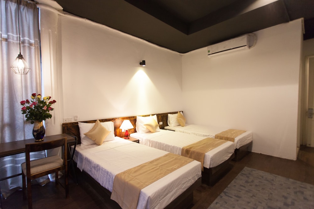 Luxury Backpackers