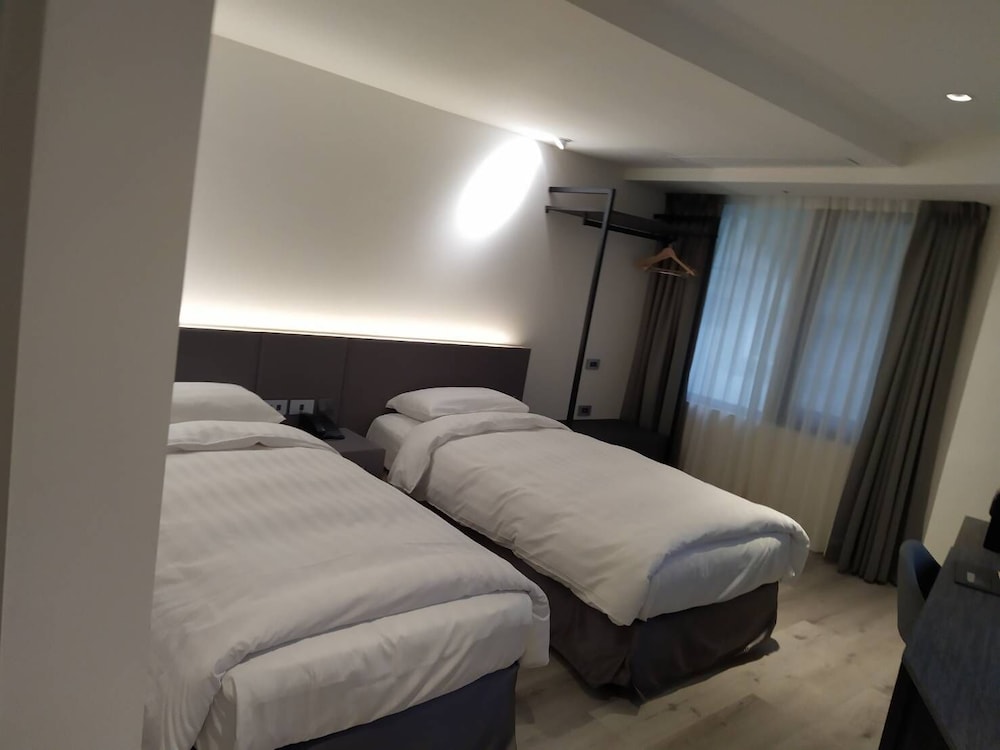 Rf Hotel