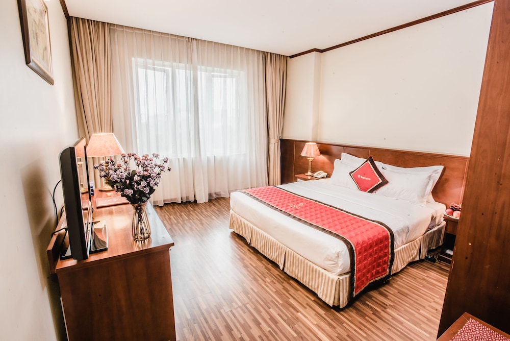 Sunny Hotel 2