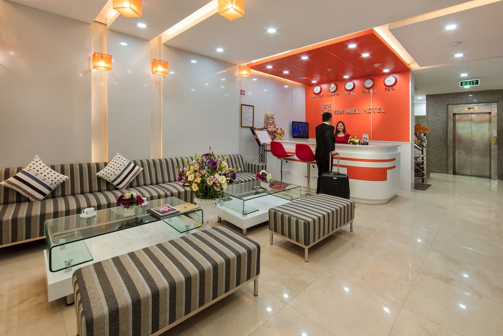Van Mieu Hotel
