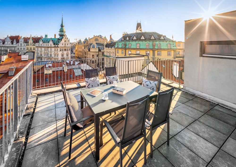 4 Arts Suites