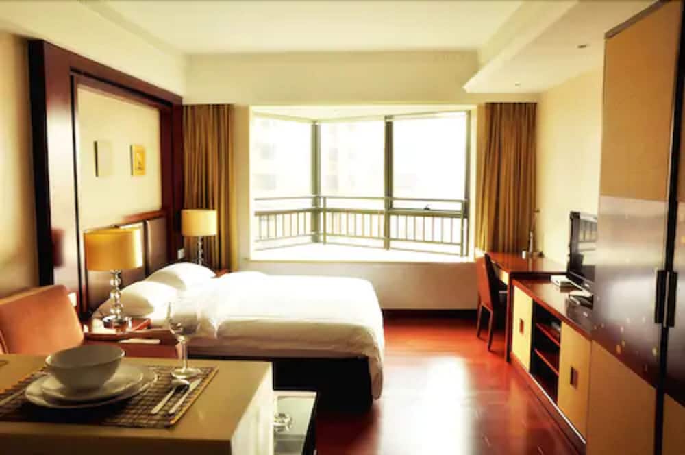 Jing'an Ziyuan Apartment