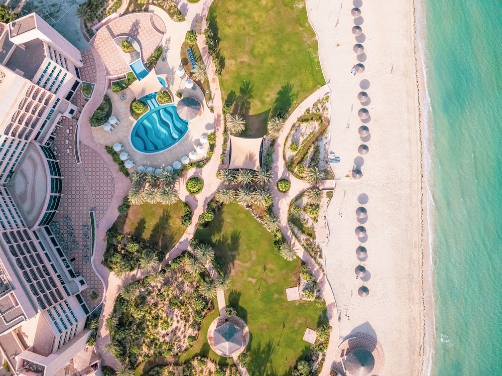 Danat Jebel Dhanna Resort