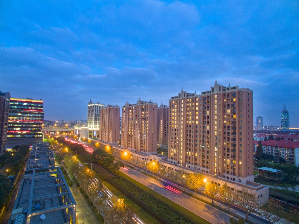 Green Court Place Jingqiao Middle Ring Shanghai