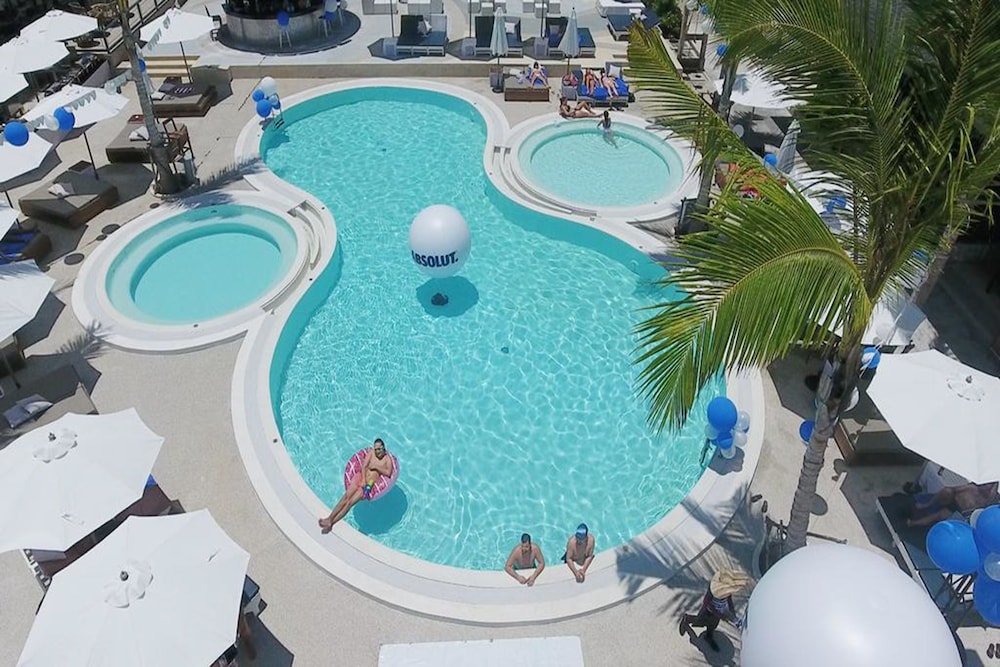 Combo Beach Hotel