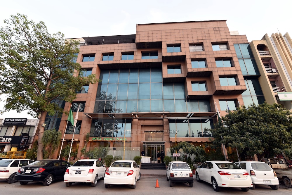 Hotel Crown Plaza