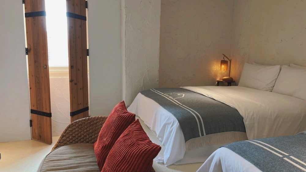 Chill Roof Hotel