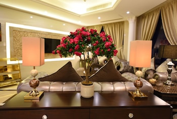 Clemence Hotel Suites