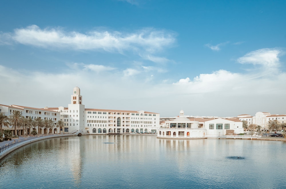 Millennium Lakeview Hotel