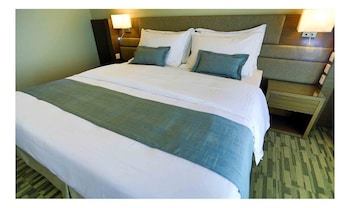 Loren Suites Corniche