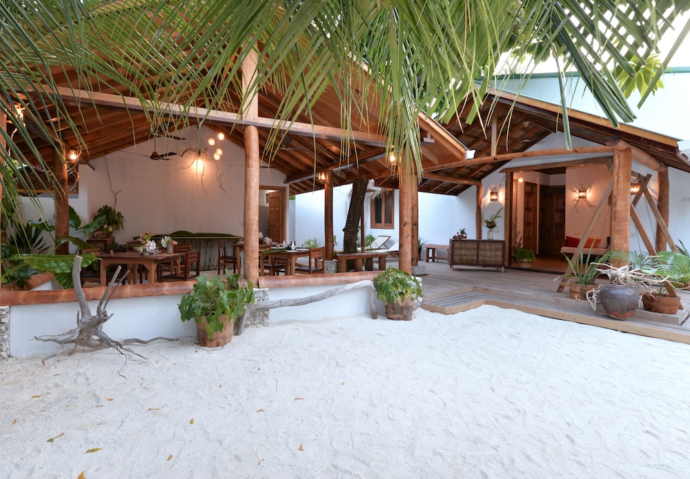 Baani Lodge