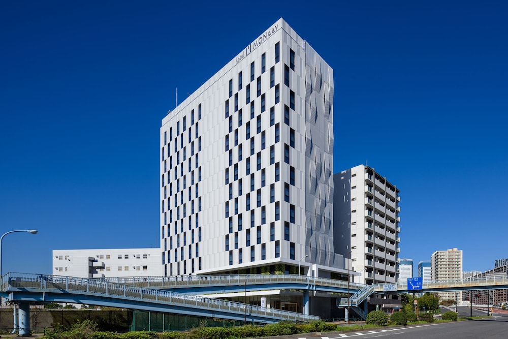 Hotel Monday