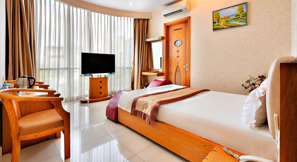 S79 Happy Hotel